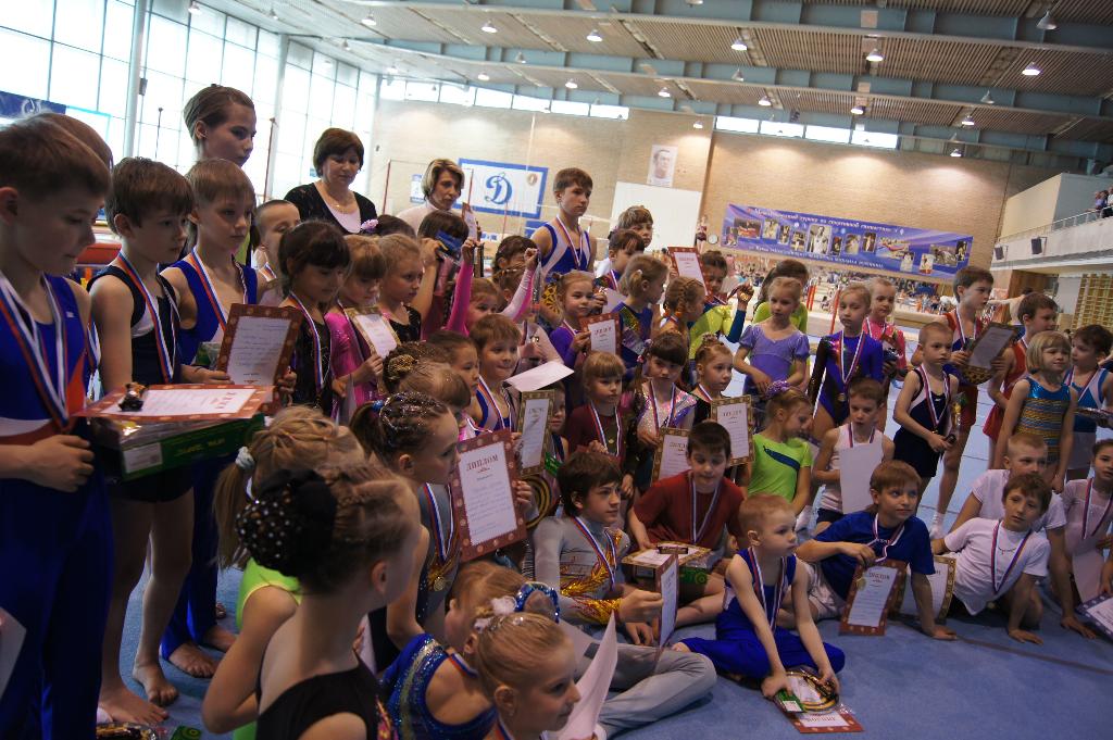 общая фотография. Соревнования по спортивной акробатике апрель 2011года