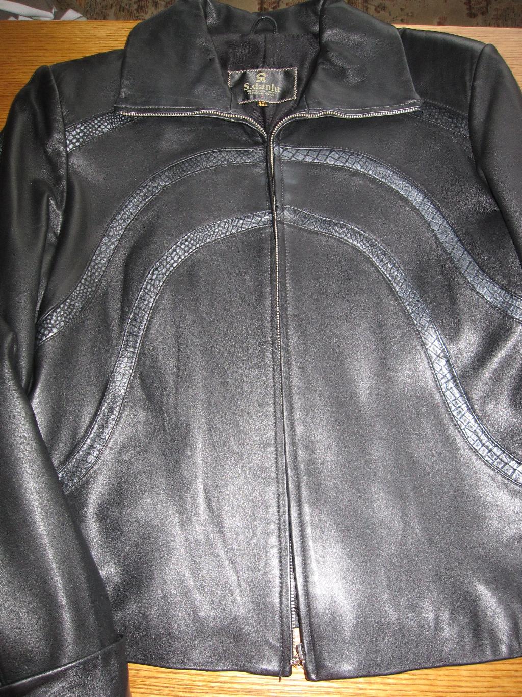 Куртка натуральная кожа - новая. Одежда разная - подростковая на девочку и взрослая , шапки,кепки