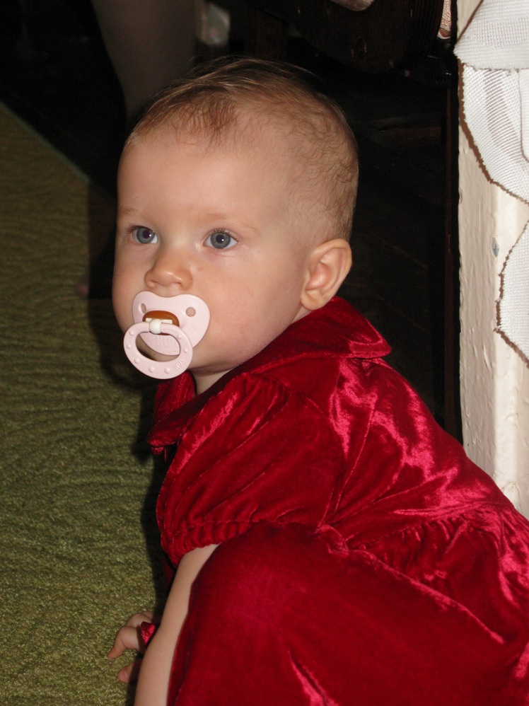 Девушка в красном. Моя любимая соска