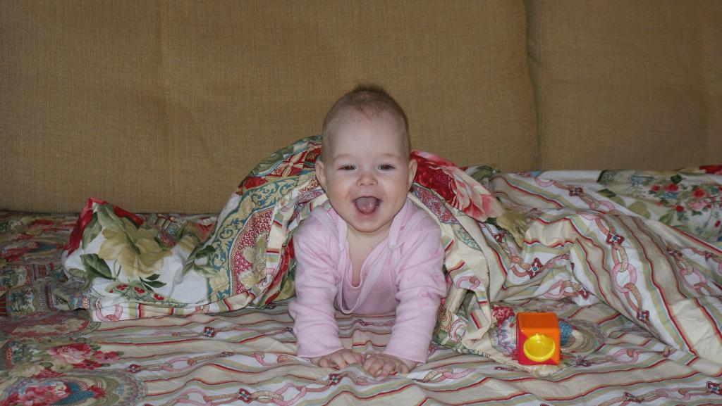 Проснулись :). Наш любимый озорник