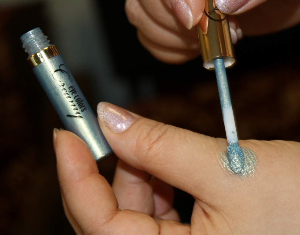 Ищу жидкие тени во флаконе с порол.кистью. ХОТЕЛКИ