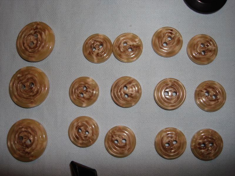 крупнее кучки пуговиц. для рукоделия