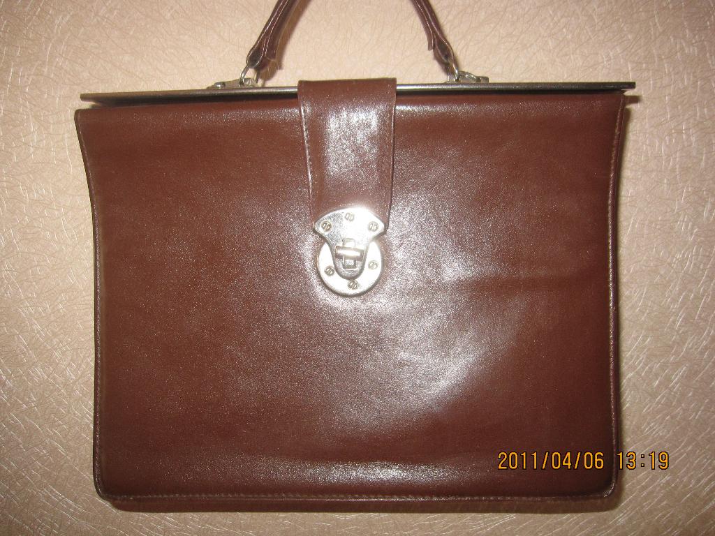 описание и размеры под другой фоткой. Обувь ,сумки