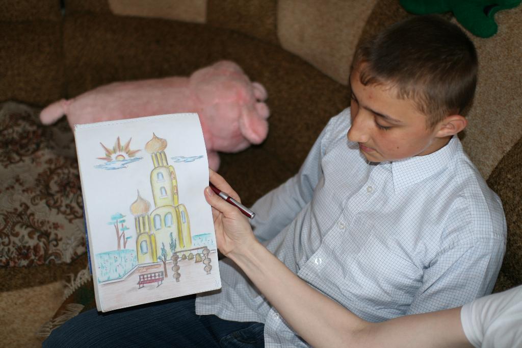 Миша рисовал все сам, правда красиво?. Ровеньки