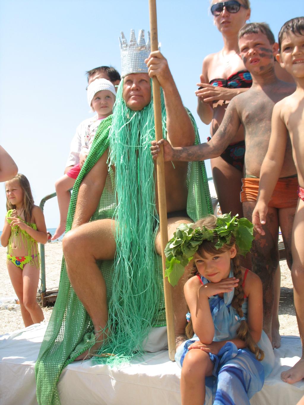 Семьи нудистов праздную. Коктебель праздник Нептуна 2011. Праздник Нептуна в Коктебеле. Праздник Нептуна Коктебель 2013. Семьи нуддиские праздник Нептуна.