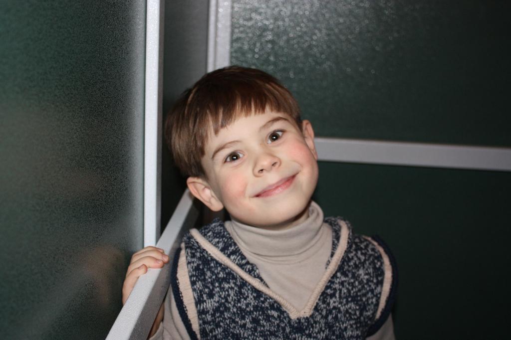 Жилетка Плей Тудей + водолазка Лосан. Одежда