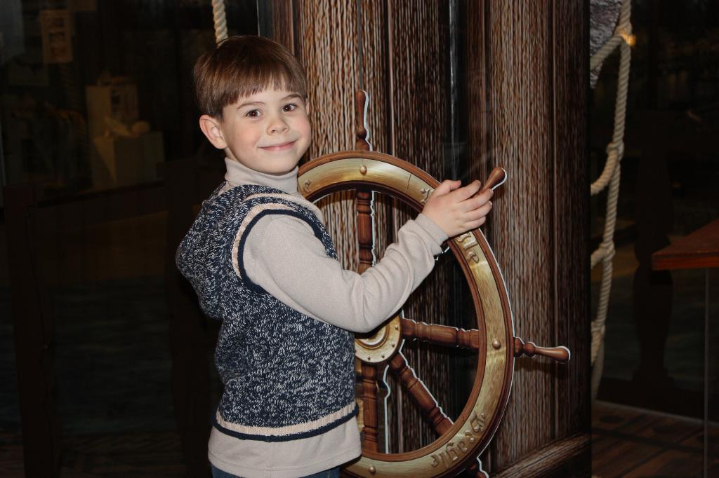 Жилетка Плей Тудей + водолазка Лосан. Одежда