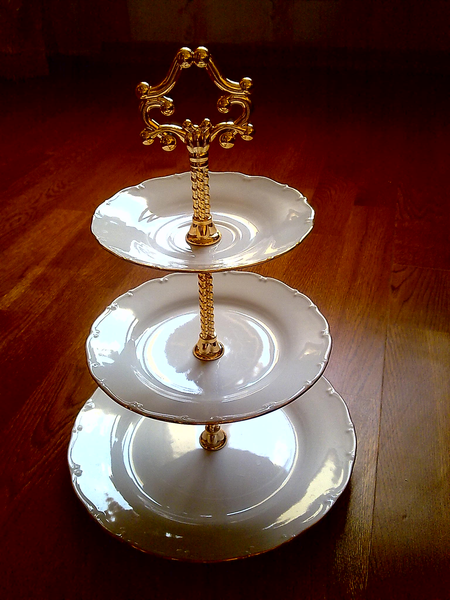 посуда горка фото. посуда горка фото. этажерка 3 ярусная чехия мадонна. фарфоровая этажерка для фруктов. горка для фруктов трехъярусная.