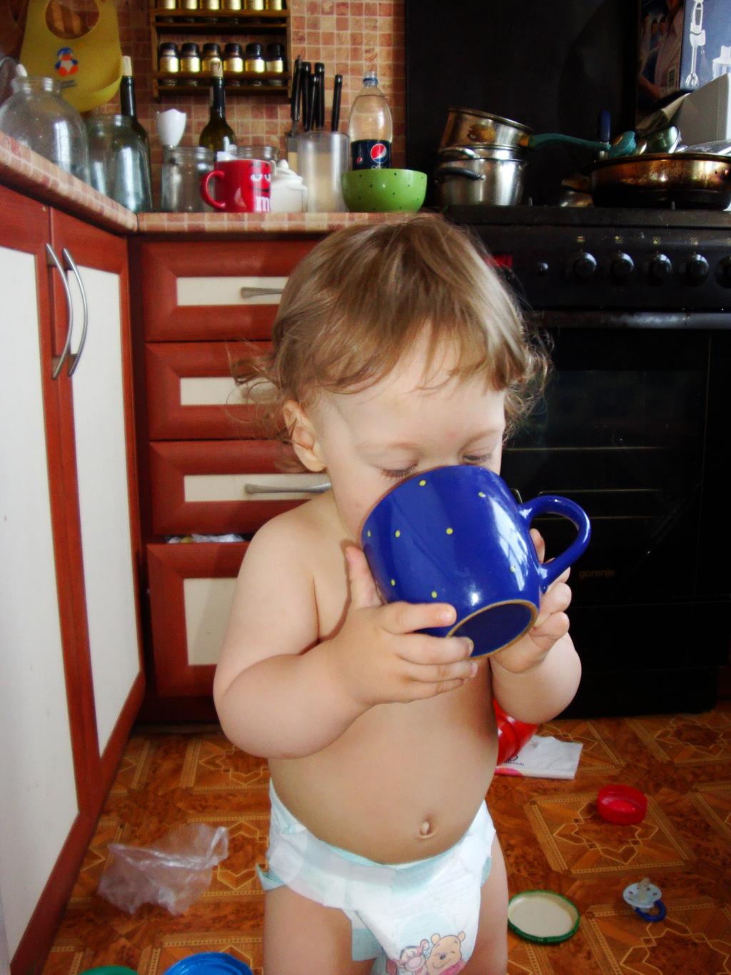 Владик с чашкой (для подтверждения авторства). 