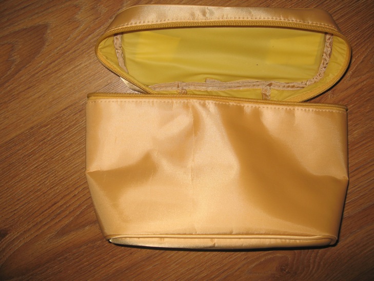 КОСМЕТИЧКА БОЛЬШАЯ. СУМКИ