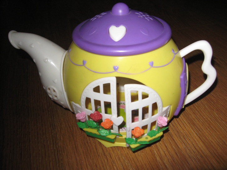 ДЕТЯМ-ИГРУШКИ,КНИГИ