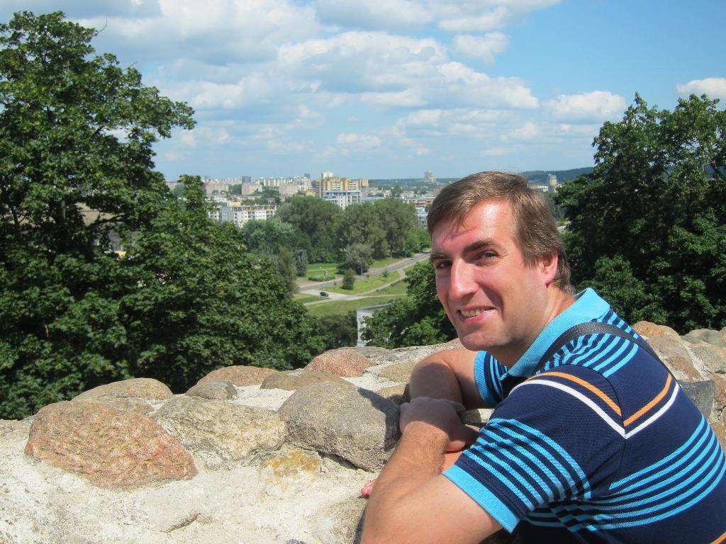 мужжжжж.. довольный))). Литва июль 2011. Пре Жейменос