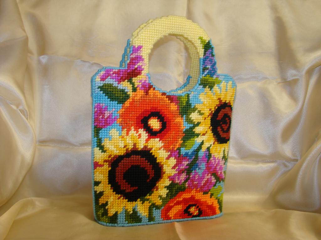 Цветочная сумка . Вышивка крестом