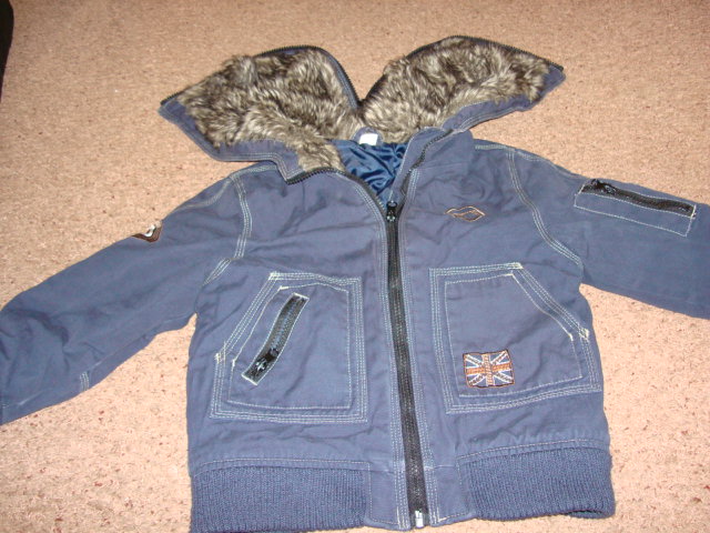 куртка с меховым воротником.. детские вещи