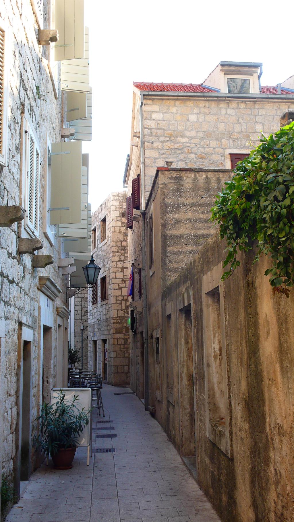 Узенькие улочки старой части Омиша. Хорватия 2011.путешествие в Омиш