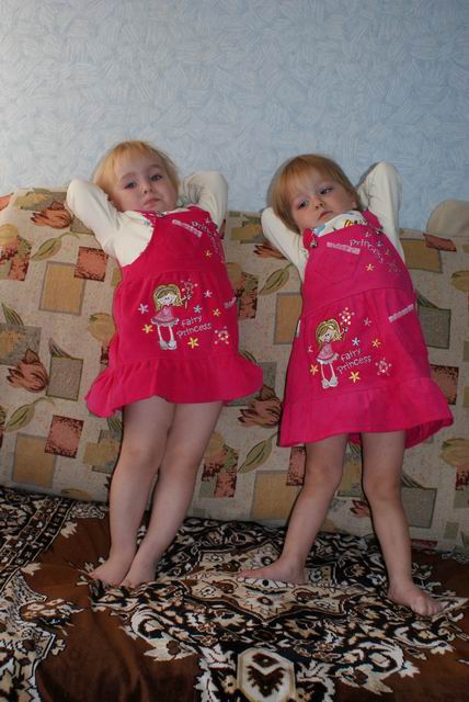Примерка одежды перед садиком - август 2011