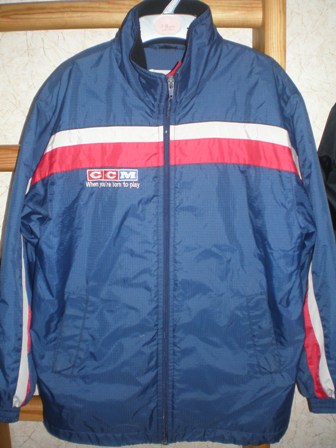 Куртка на флисе тонкая р.34 рост 140  450 руб.. Вещи для мальчика