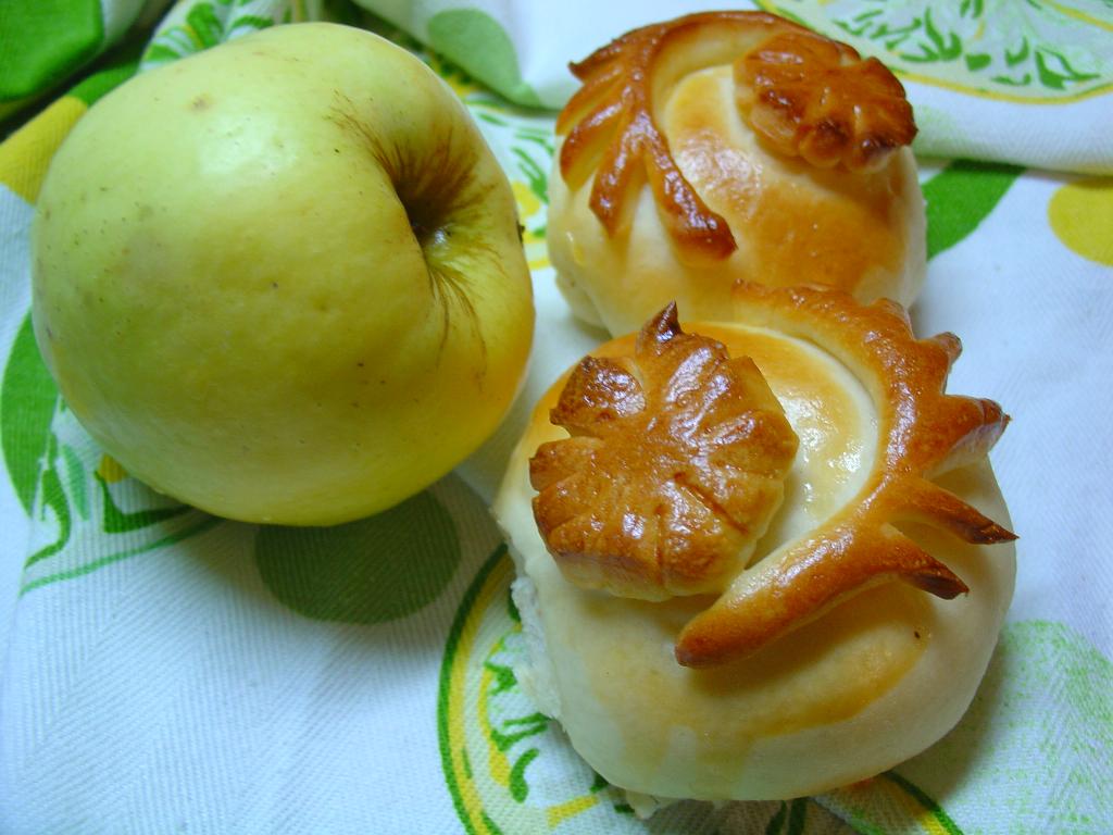 Просто пирожки с яблоками :-)