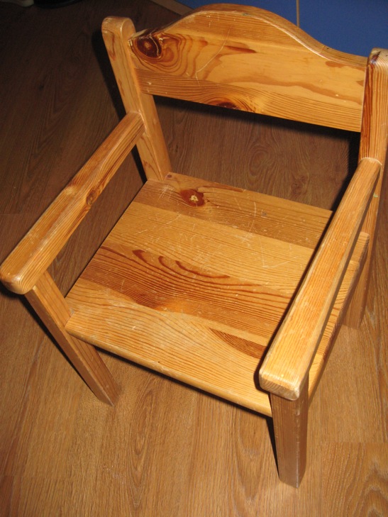 Детский стул. ДЕТЯМ-ИГРУШКИ,КНИГИ