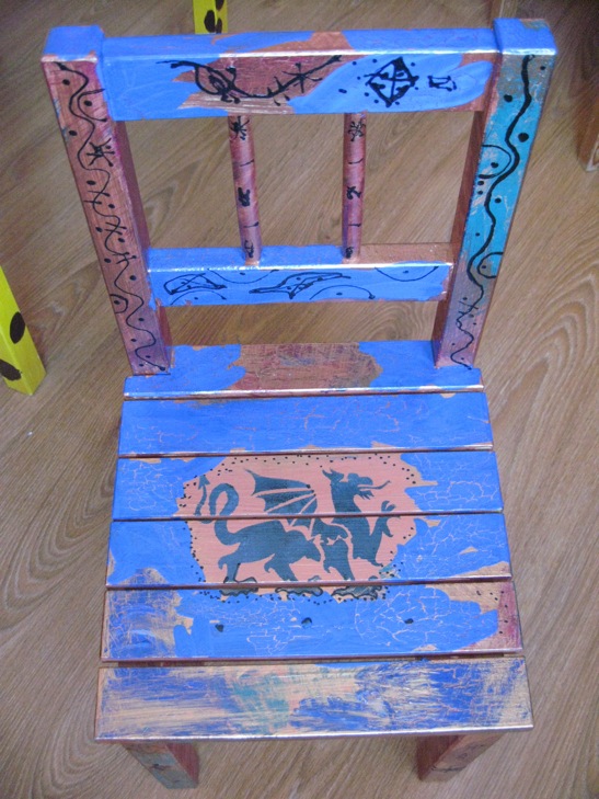 Детский стул. ДЕТЯМ-ИГРУШКИ,КНИГИ