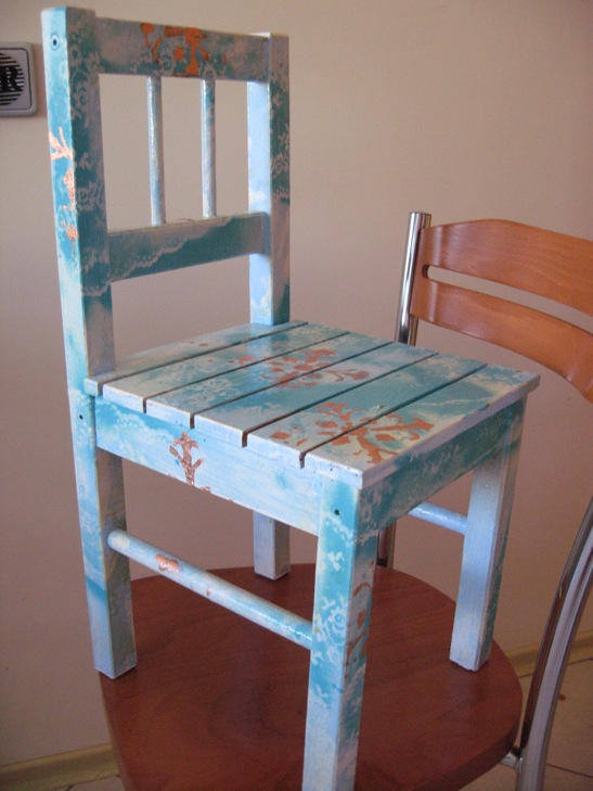 Детский стул. ДЕТЯМ-ИГРУШКИ,КНИГИ