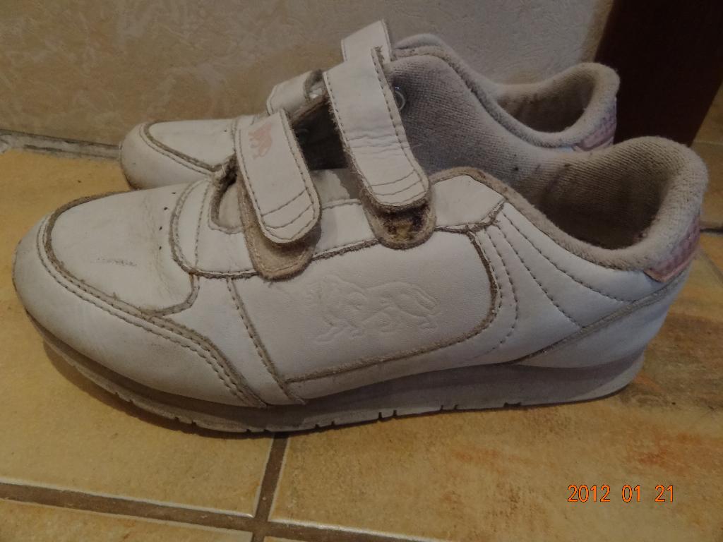 Кожаные кроссовки. 