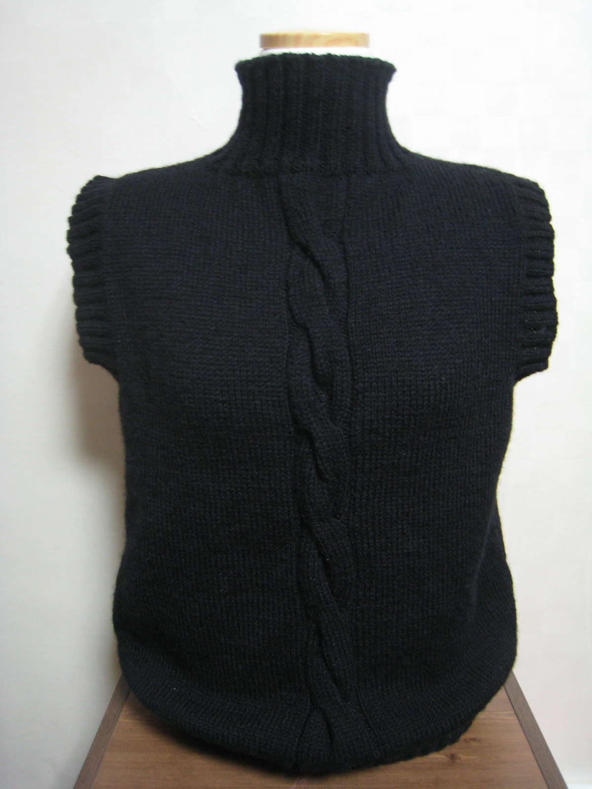 Безрукавка. Жилетки, безрукавки