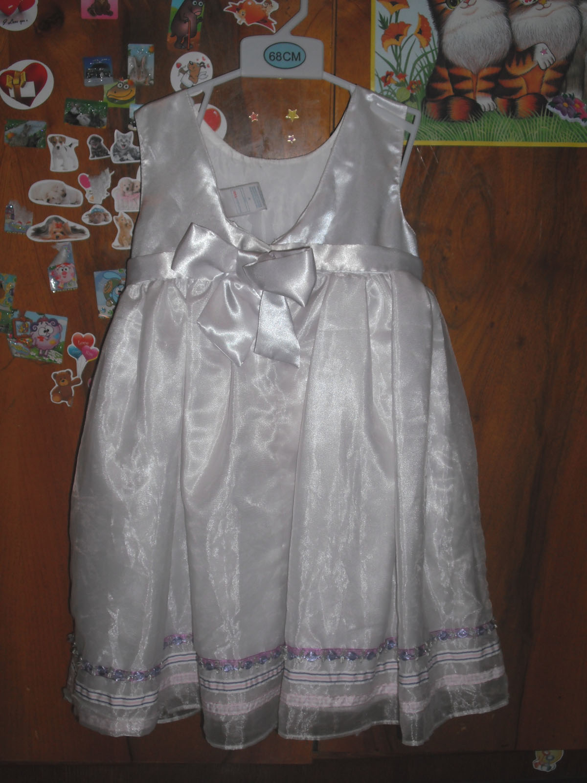 Со спины платье на 110 см. 4-5 лет.. 110-116