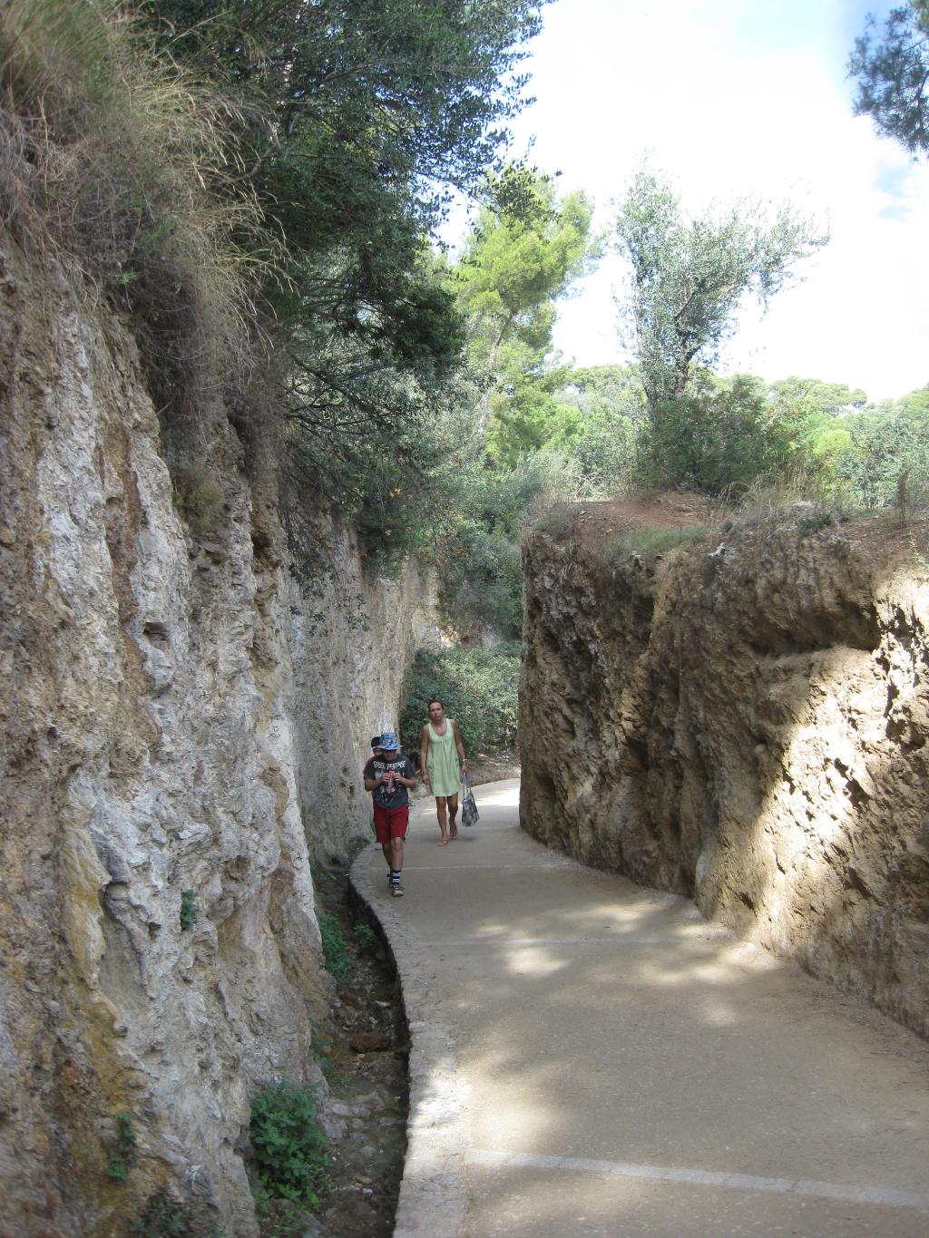 Парк Гуэль Гауди. Коллаж из путешествий