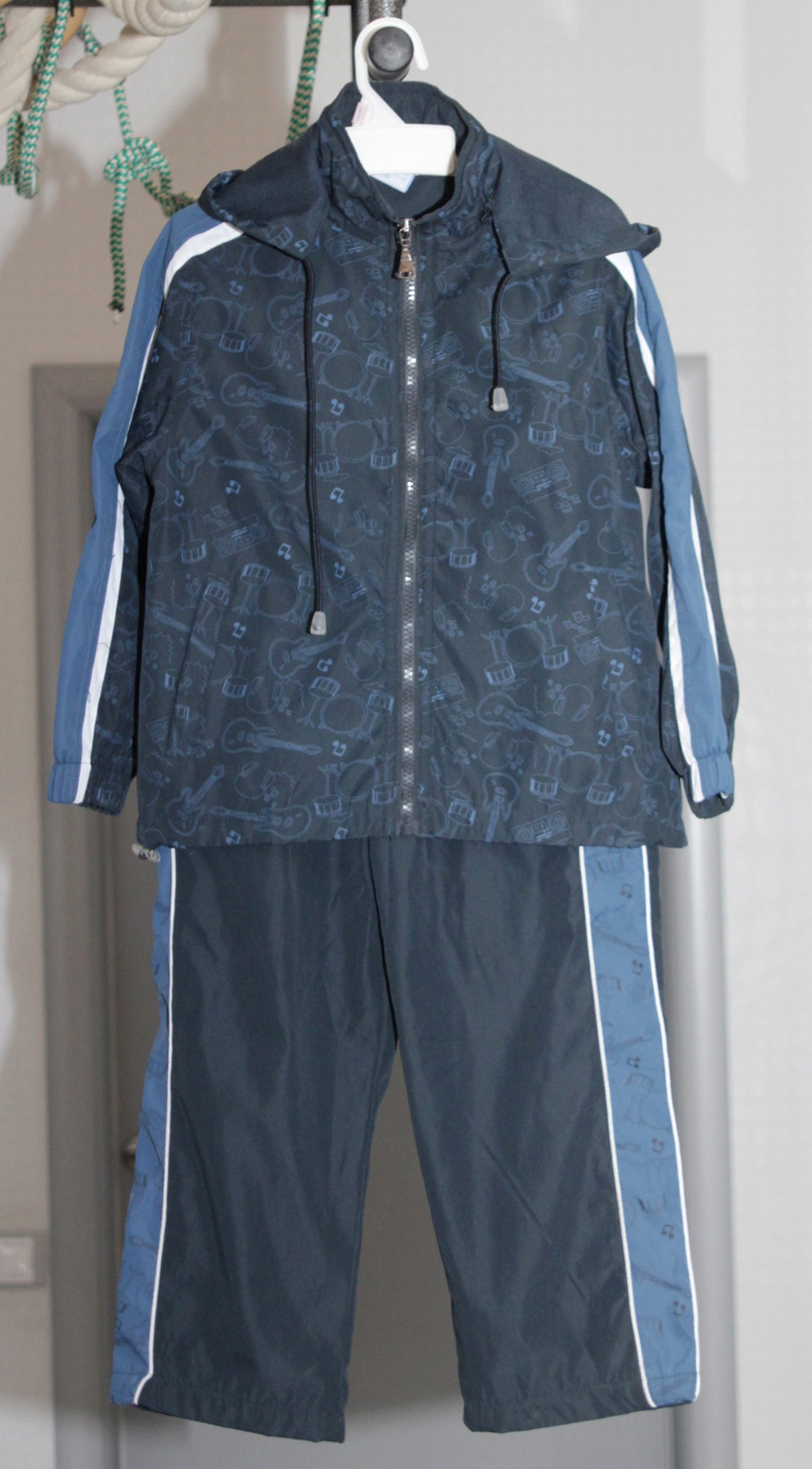 Спортивный костюмчик на рост 110+. ПРИСТРОЕНО