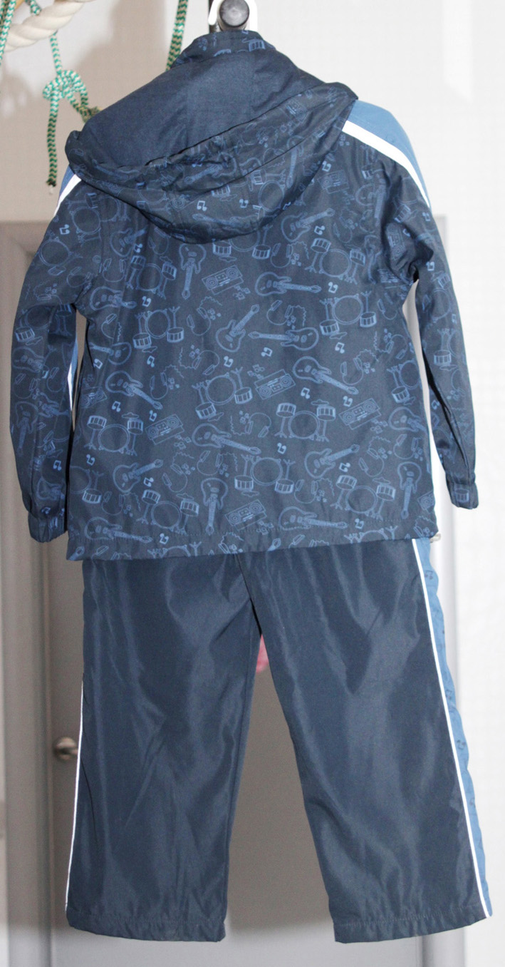 спортивный костюмчик на рост 110+. ПРИСТРОЕНО