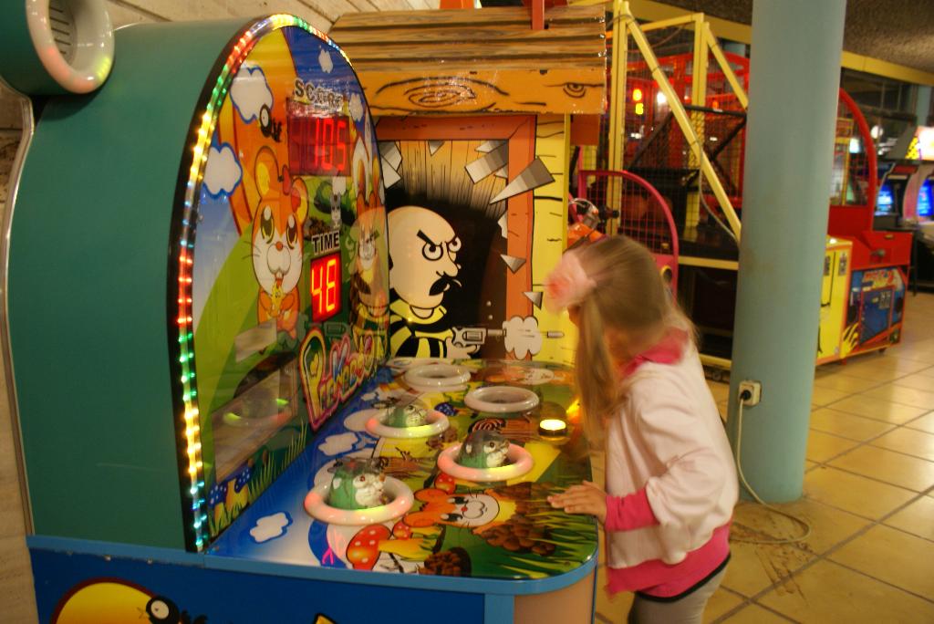 Игровые автоматы отеля.. Родос, Греция, 2012