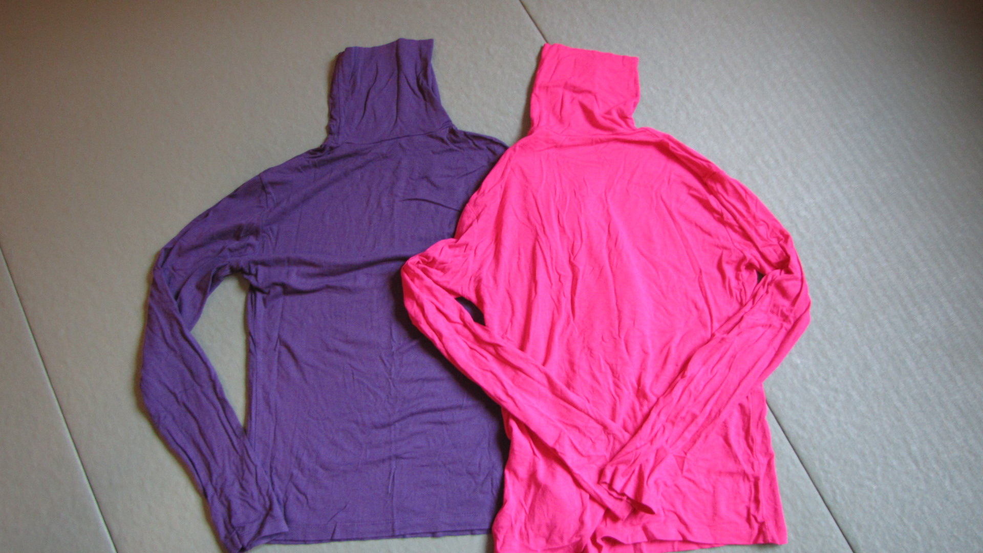 Водолазка розвая-нет и фиолетовая  есть новые. Только новое.С этикетками. Очень много женского и детского