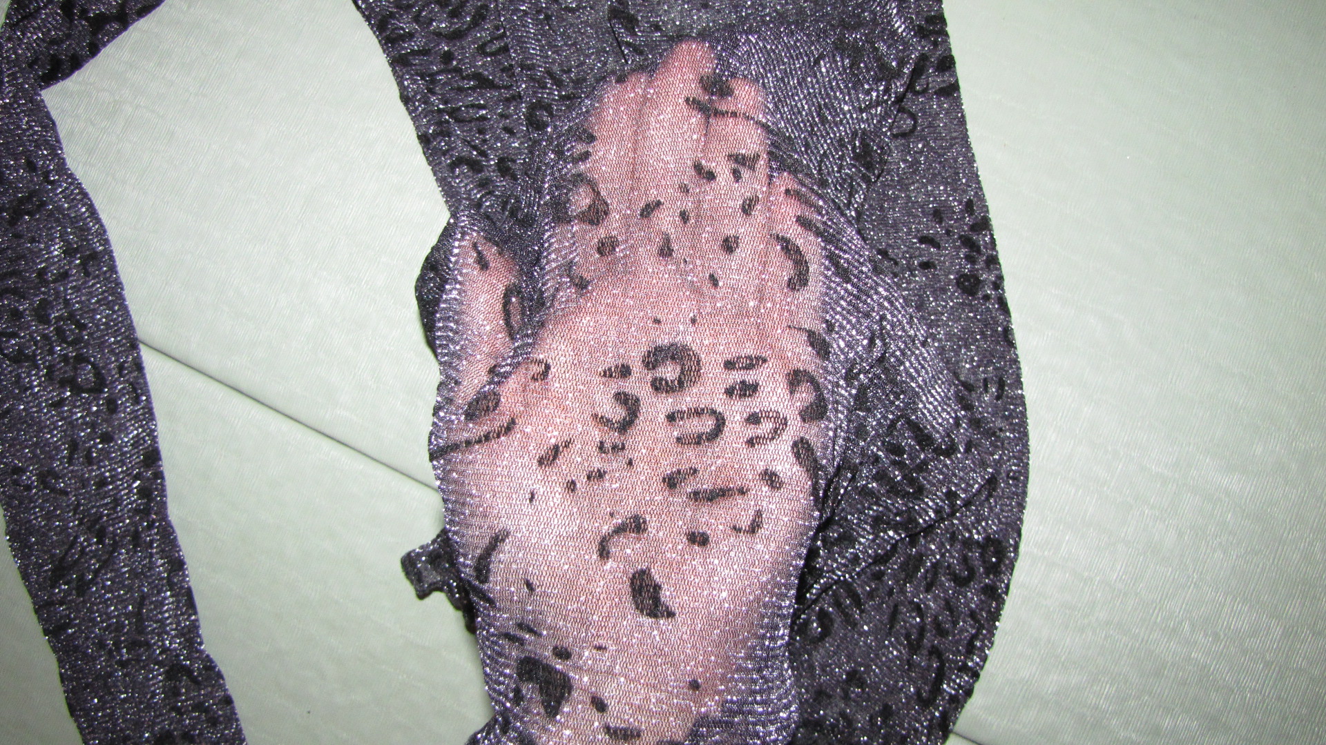 поближе. Только новое.С этикетками. Очень много женского и детского