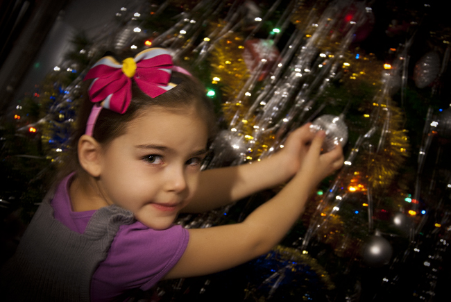 Доченька от бывшего вишневская. Фото счастливая дочка с сережками.