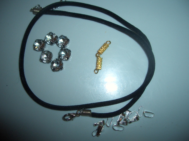 шнурок, стразы, застежки. Рукоделие