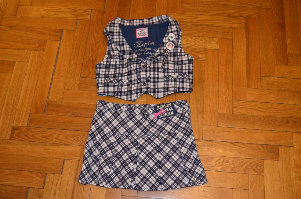 Жилетка + юбка на 128-134 500рублей. 128-134