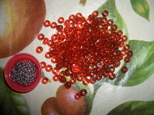рыжий бисер - крупный. Рукоделие