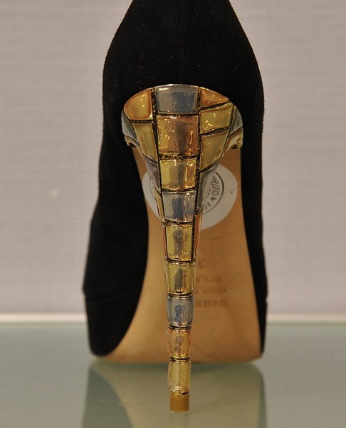 или вот эти, но каблук ниже. 