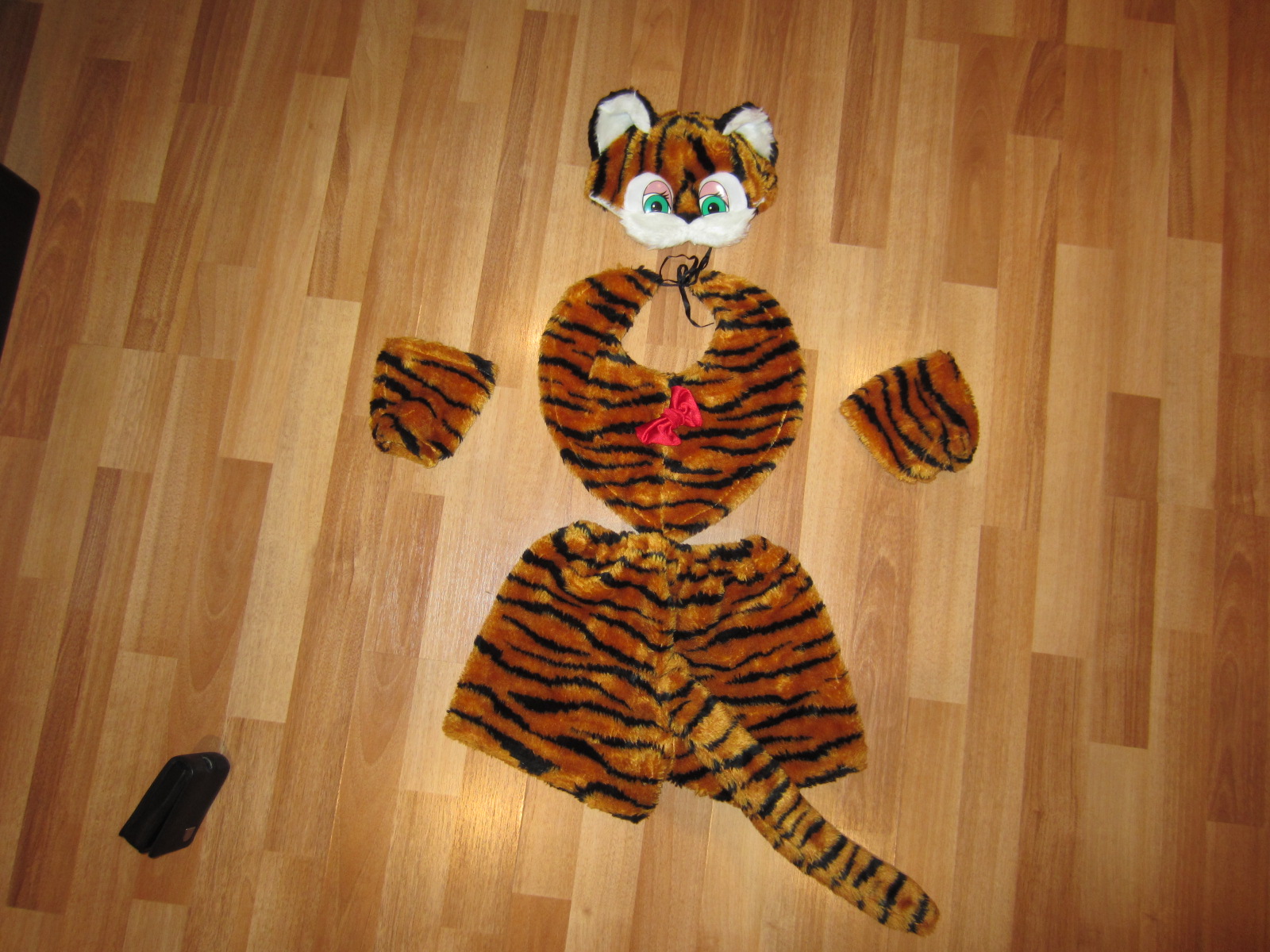 НОВОГОДНИЕ КОСТЮМЫ И НАРЯДНЫЕ ПЛАТЬЯ