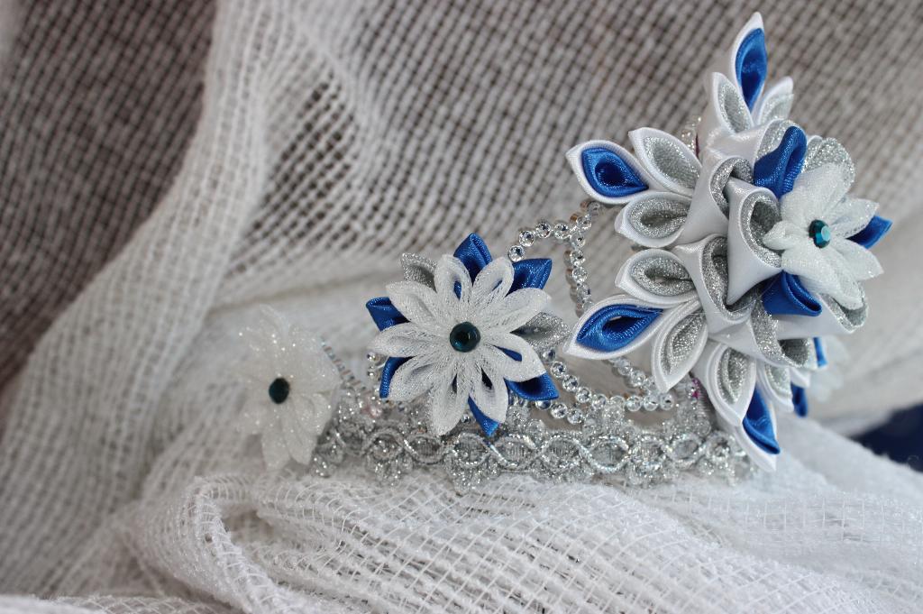 Вид сбоку. Украшения для волос 