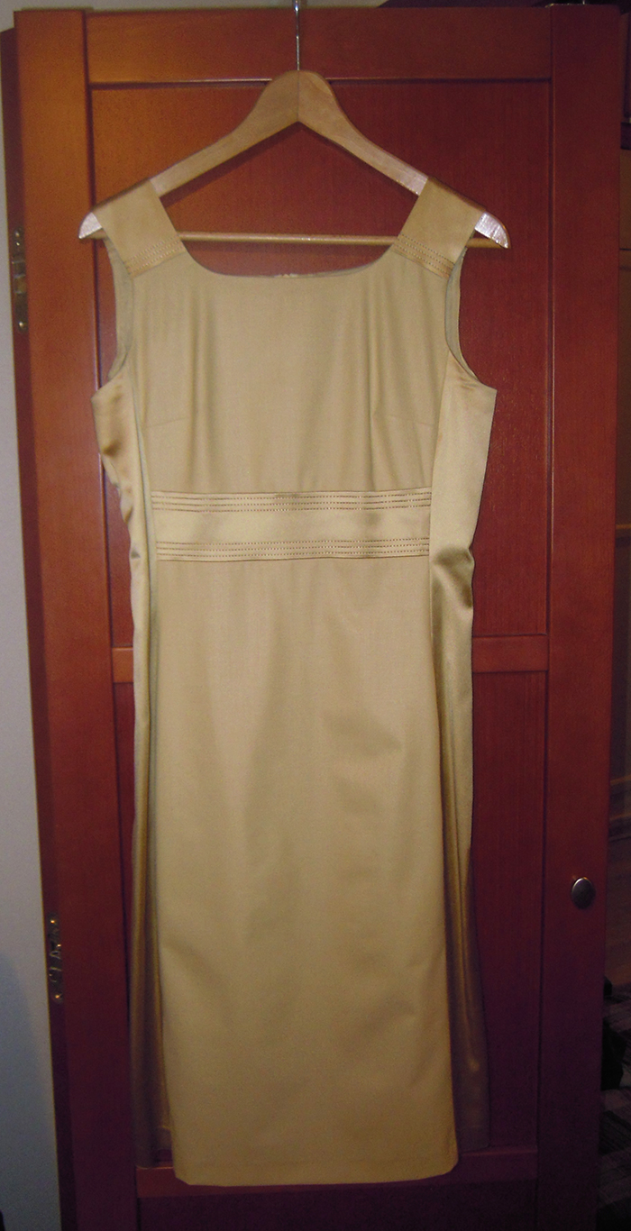 Золотое платье-футляр. 46 размер, 1500 руб.. платья