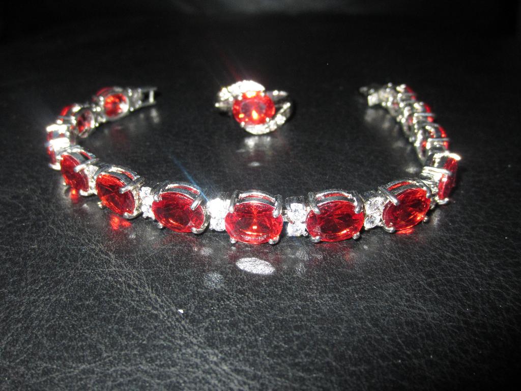 Комплект красный. УКРАШЕНИЯ