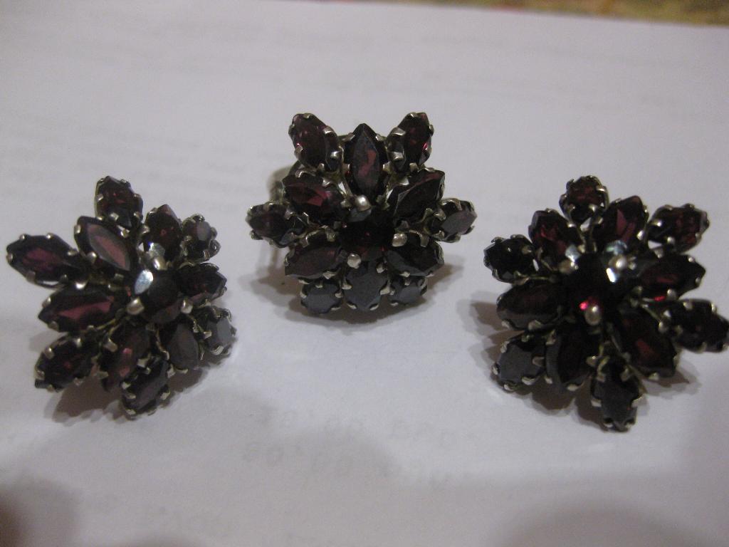Серебро с гранатами.. Косметика,ювелирка.
