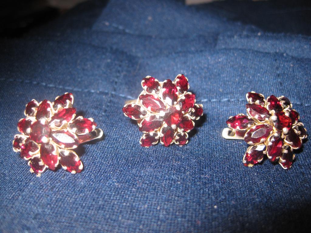 Косметика,ювелирка.