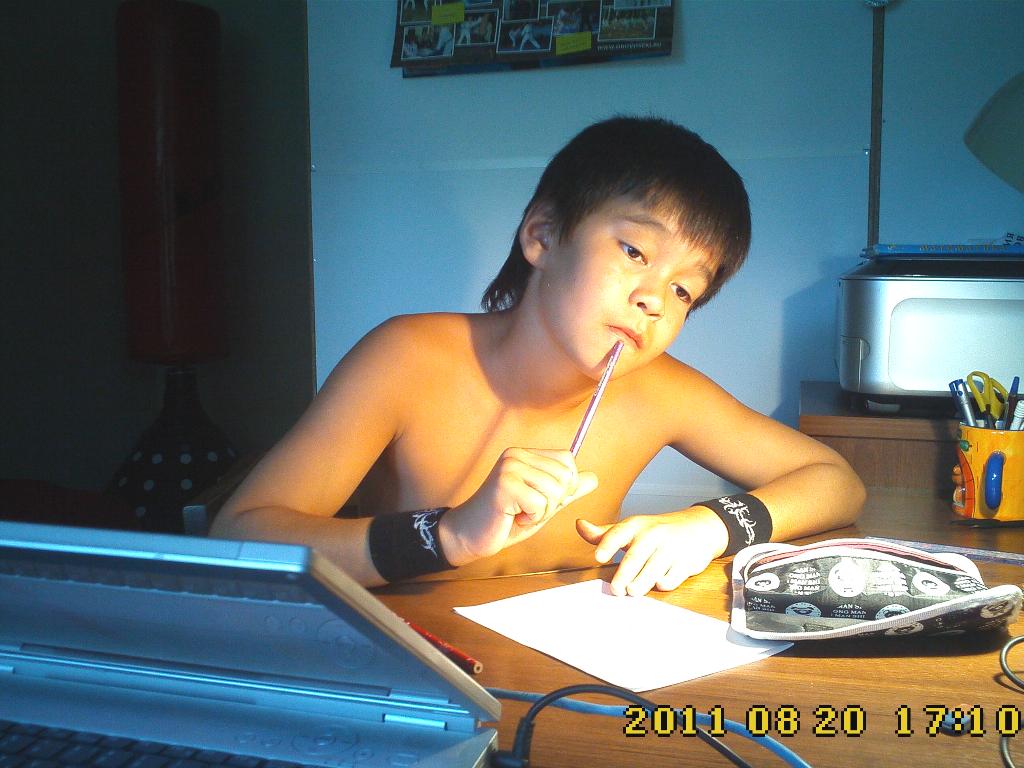 Фарух рисует