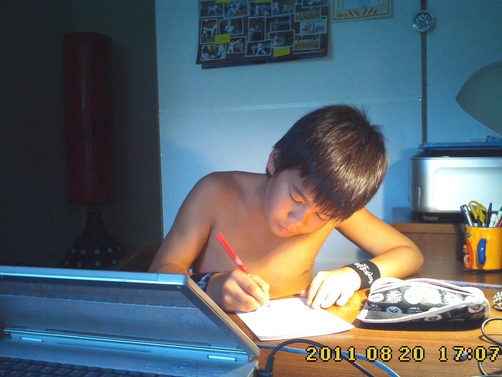 Фарух рисует