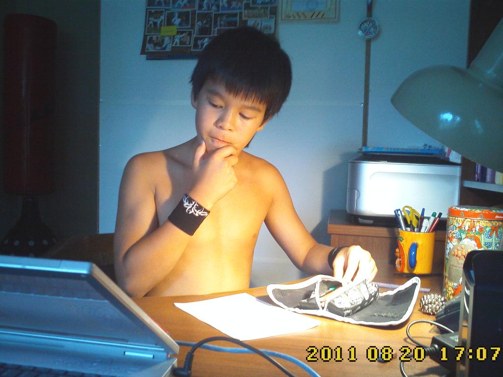 Фарух рисует