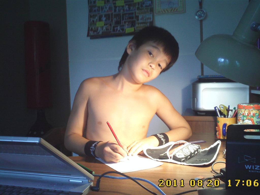 Фарух рисует