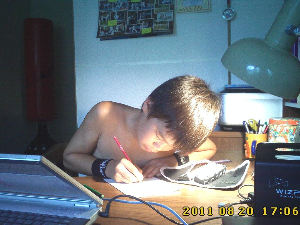 Фарух рисует